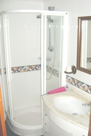 Baño privado de la habitación de pareja