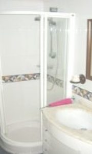baño-pareja Baño privado para habitación de pareja